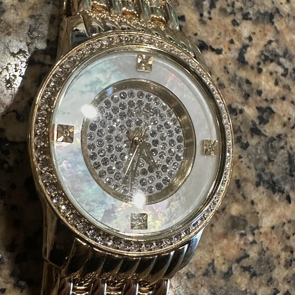 VTG Fossil F2 Watch Womens Gold Tone Crystal MOP Dial Quartz ES-1699‎ W Tin Box